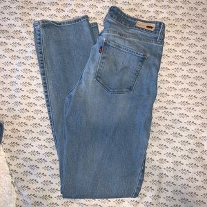 LEVI’S Demi Curve Jean